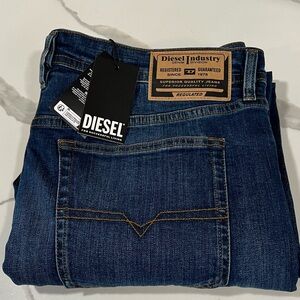Diesel men's Buster tapered denim jeans size 38x32‎ button fly NWT